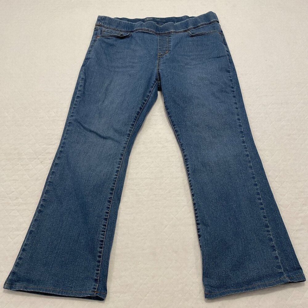 Women's Levi Strauss Totally Shaping Pull-On Bootcut Jeans 18S